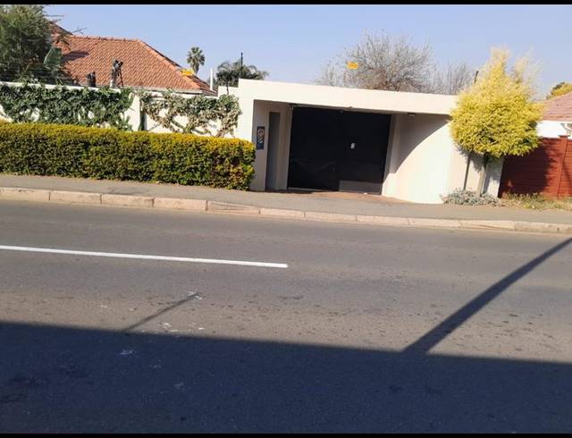 4 BEDROOM HOUSE FOR SALE IN SYDENHAM